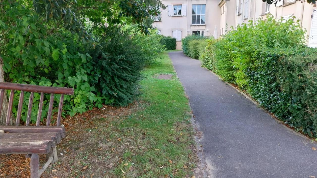 Appartement Cosy - Disneyland & Villages Nature Villeneuve-Saint-Denis Exterior foto